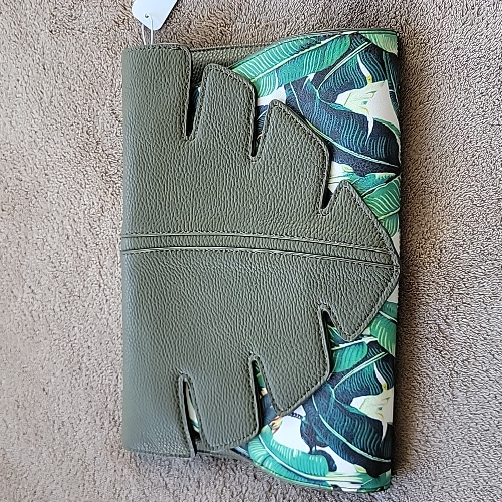 NWT Charming Charlie Palm Clutch